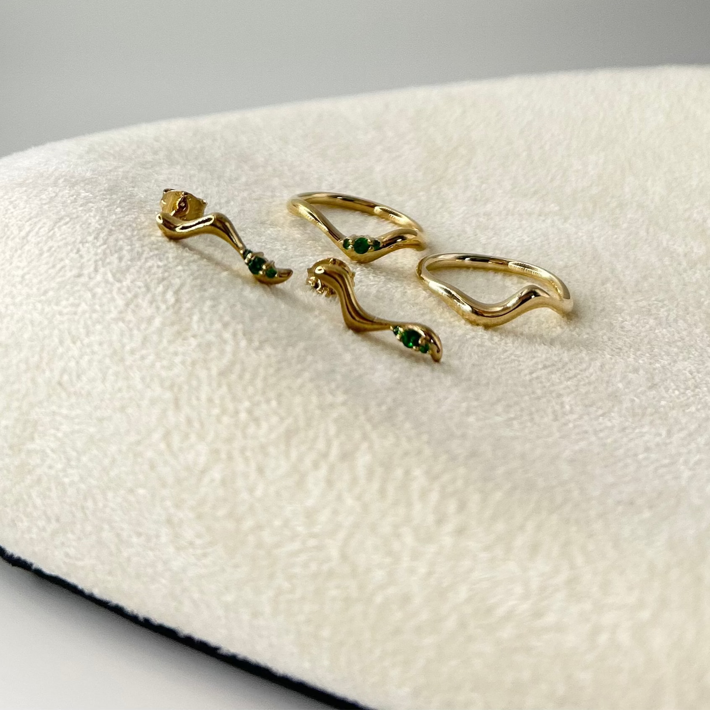 Wave Cluster Ring